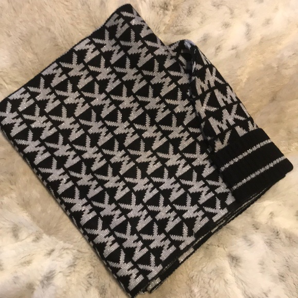 MICHAEL KORS LOGO METALLIC 2-PIECE SET - Picture 5 of 7